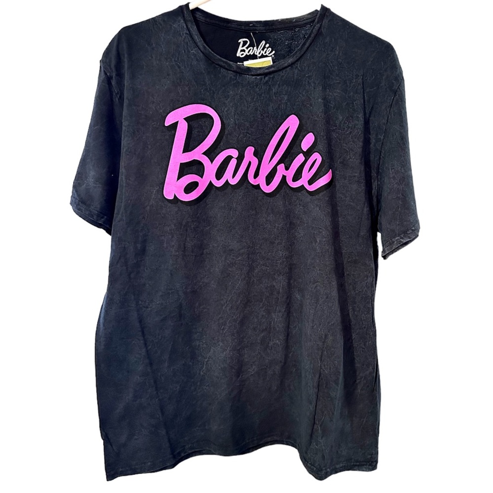 🦋Barbie graphic tee washed black in size- XL